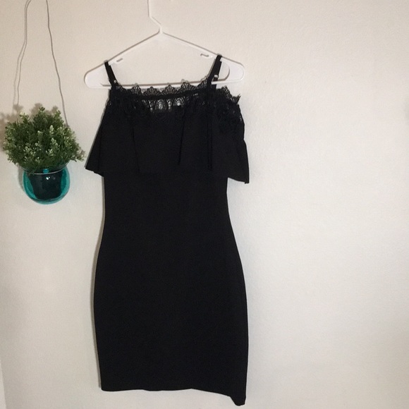 I am selling a dress - Picture 2 of 2